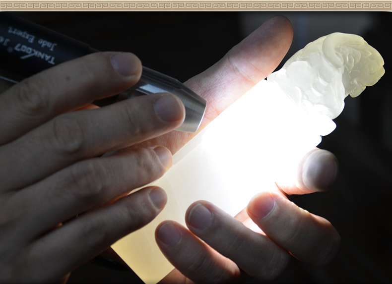 照玉強光手電筒不只可以鑒定琥珀，還可以鑒別各種的玉石、原石