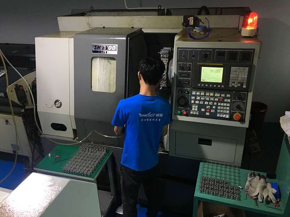 TANK007探客工廠---CNC數(shù)控設(shè)備操作場景